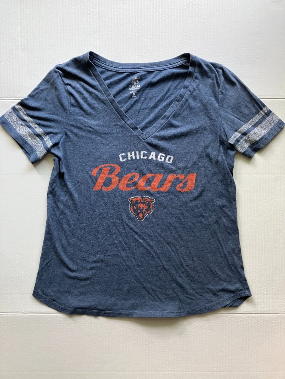 NFL Team Apparel Small V-Neck Short-Sleeve T-Shirt